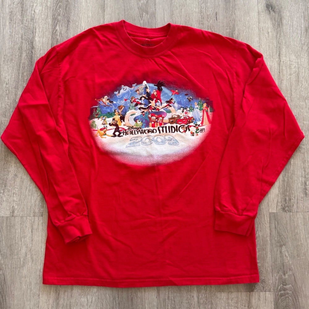 Disney Hollywood Studios 2009 Red Long Sleeve T-Shirt Large Characters Winter